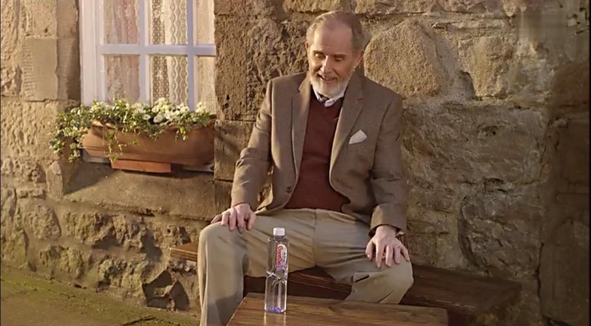 水中贵族百岁山矿泉水广告的视频,水中贵族百岁山广告