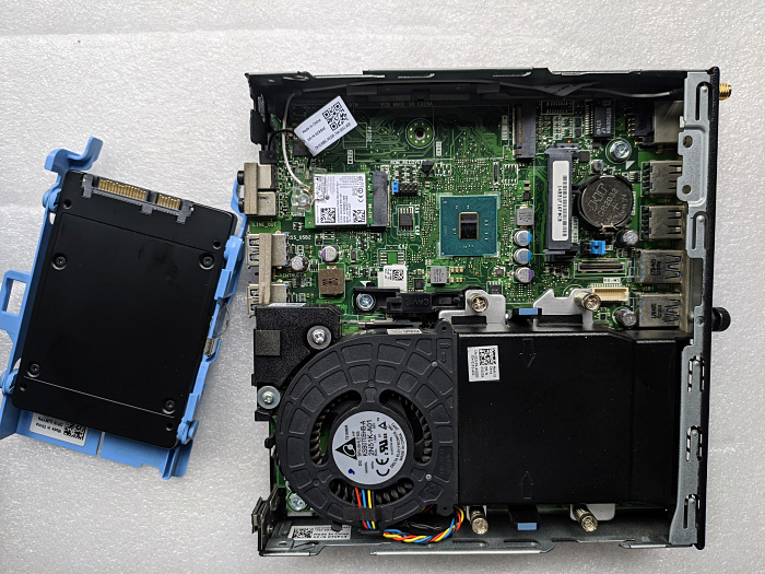 还没有曾经一个光驱大的电脑，东西虽小五脏俱全啊。