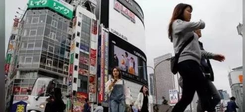 到外国“打黑工”,每天过着提心吊胆的日子,真划算吗?