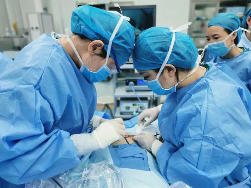 另辟“脐”径让伤痕隐形----我院妇产诊疗中心成功开展第一例单孔腹腔镜手术