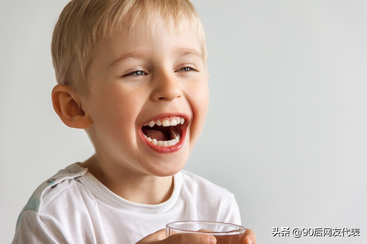 因为牙齿不齐自卑,你的牙齿是否也是如此不齐