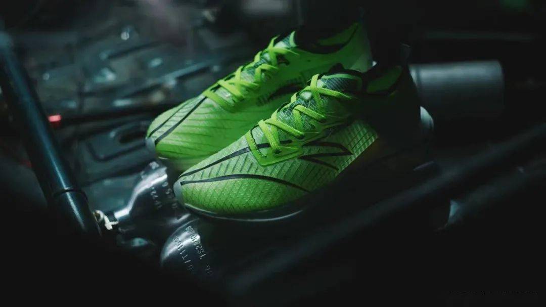 安踏儿童跑鞋哪个系列最好,安踏和耐克儿童篮球鞋对比