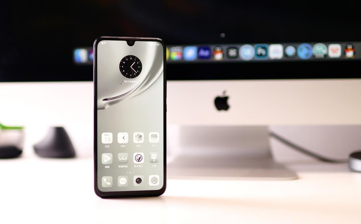 5g时代最真实的游戏体验,荣耀play5是不是5g手机