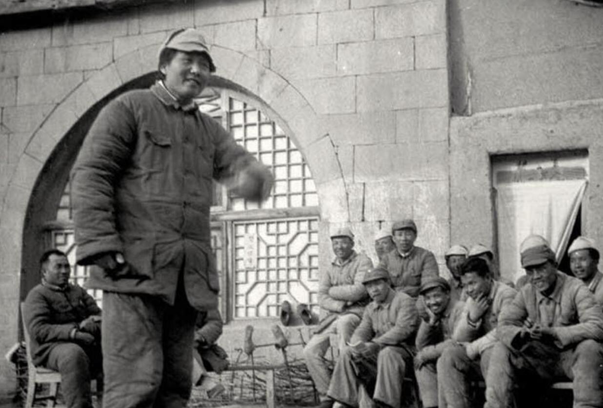 毛*东泽**生平的第三个座右铭,知道的人不多,是位革命先烈送他的诗