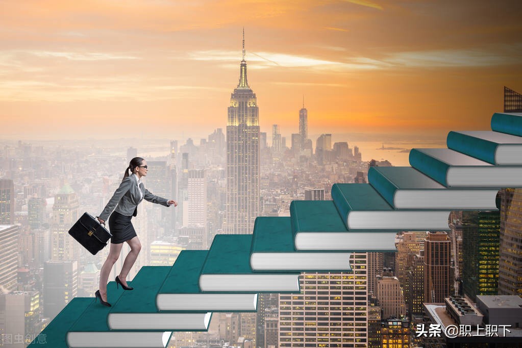 考上公务员后想要晋升有五种途径,公务员最适合普通人的晋升之路