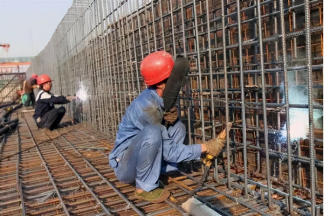 宁愿两三千坐办公室也不进厂,宁愿当苦力也不坐办公室