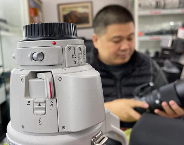 逛沈阳二手相机店：尼康没人要，大炮被放弃，宝丽莱却有很多人找