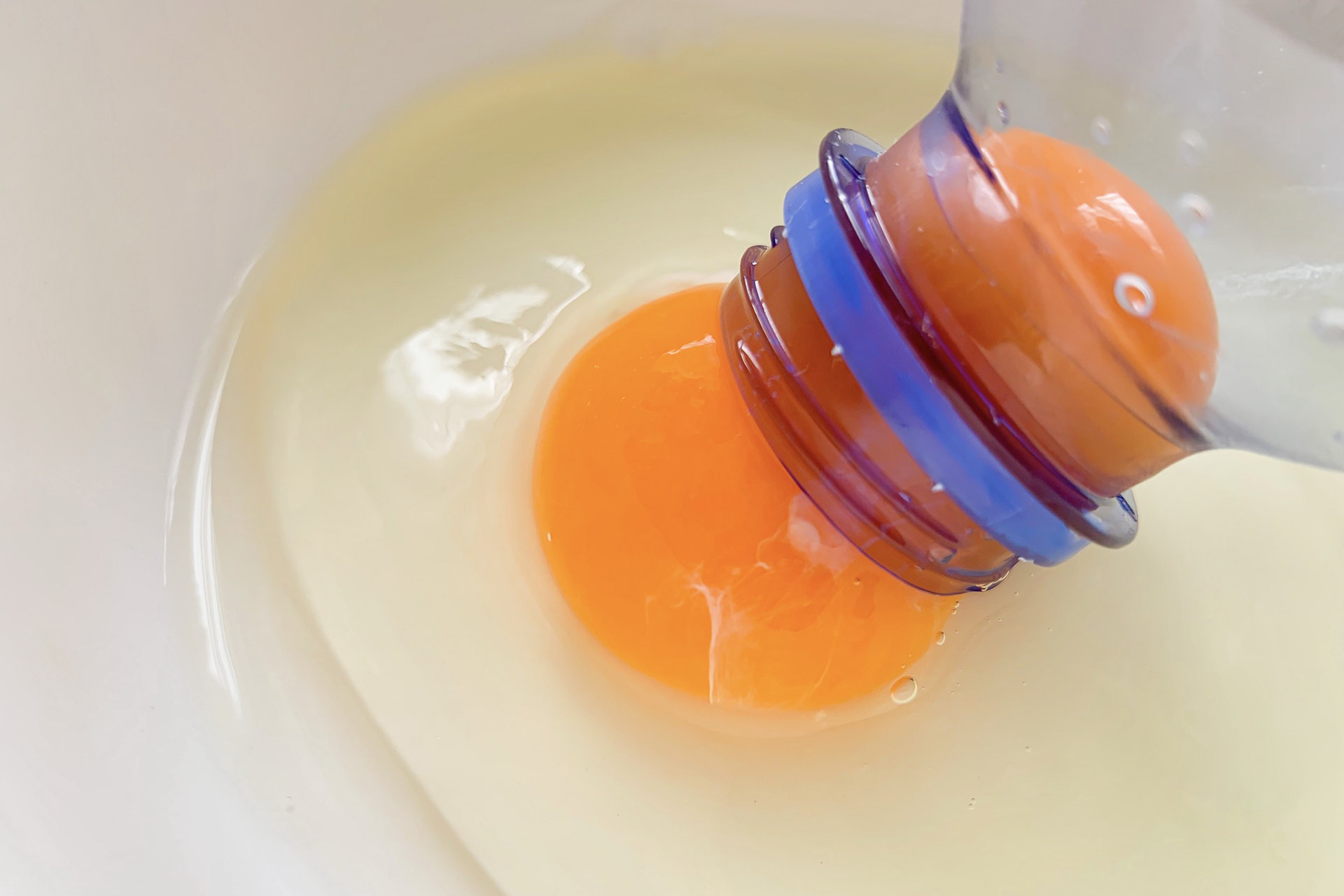 自制打蛋神器教程,用塑料杯做打蛋神器