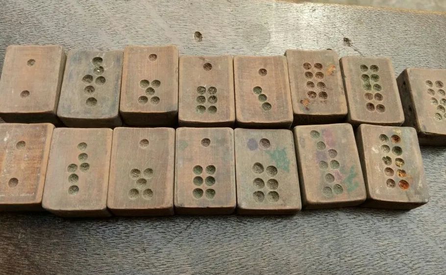 麻雀扑克玩法,麻雀纸牌玩法老式