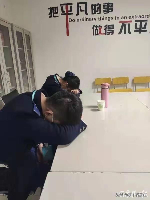 新百广场地铁站口,新百广场地铁站