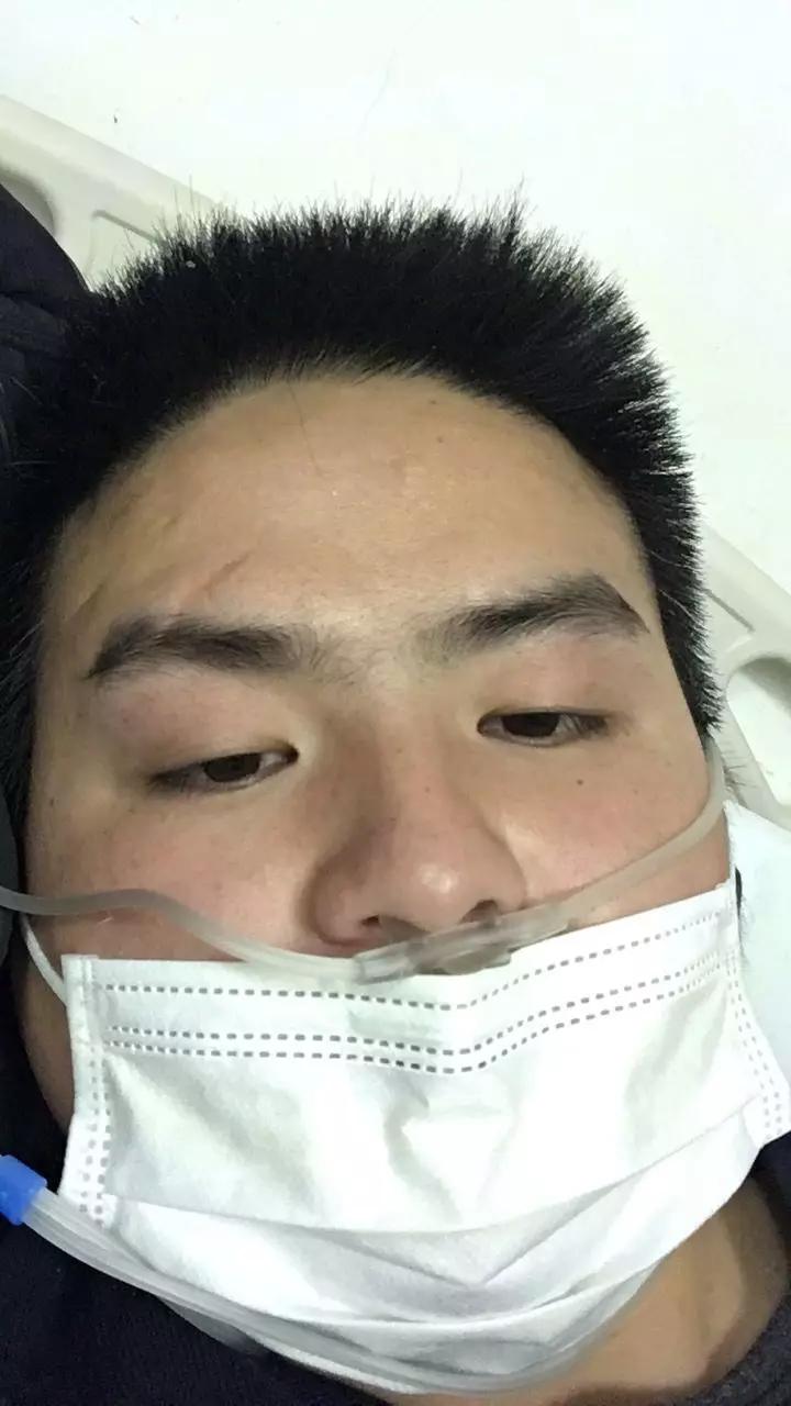 方舱医院医护防护服,医务人员掀开疫情期间防毒面具