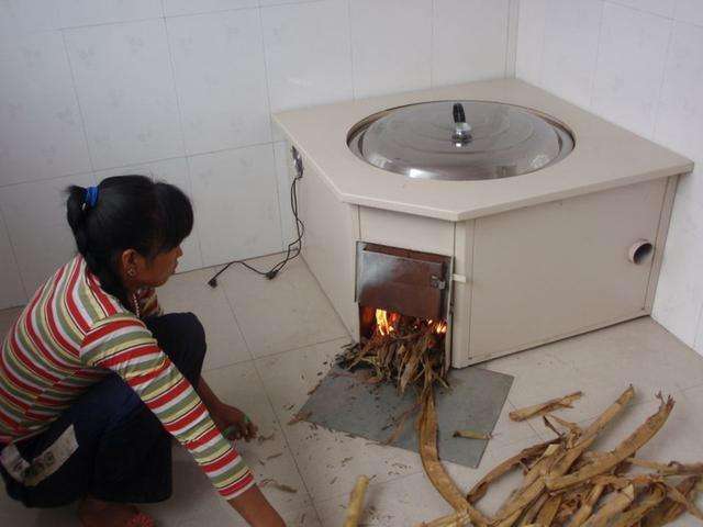 农村灶台加水管取暖设备,现在老家用的新型灶台
