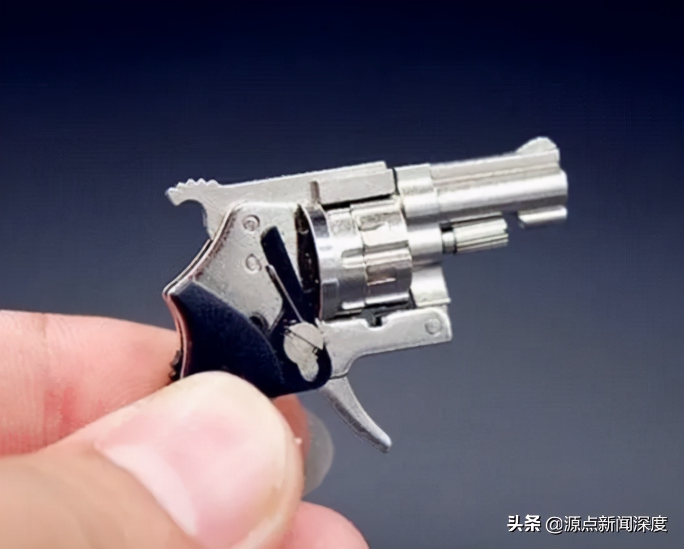 福建一男子国外网购“枪形钥匙扣”，复制生产后网上售卖被抓，经鉴定具有射击功能，被指控非法买卖枪支罪