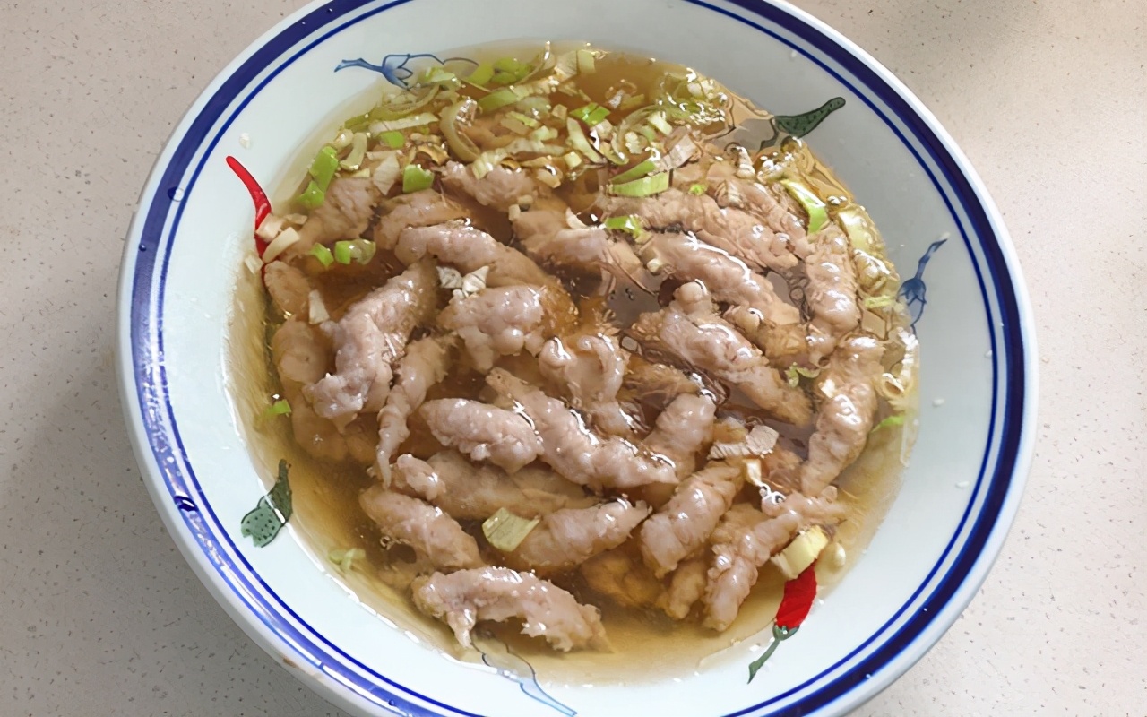 冬天的第一份滑肉汤,晶莹剔透的滑肉汤