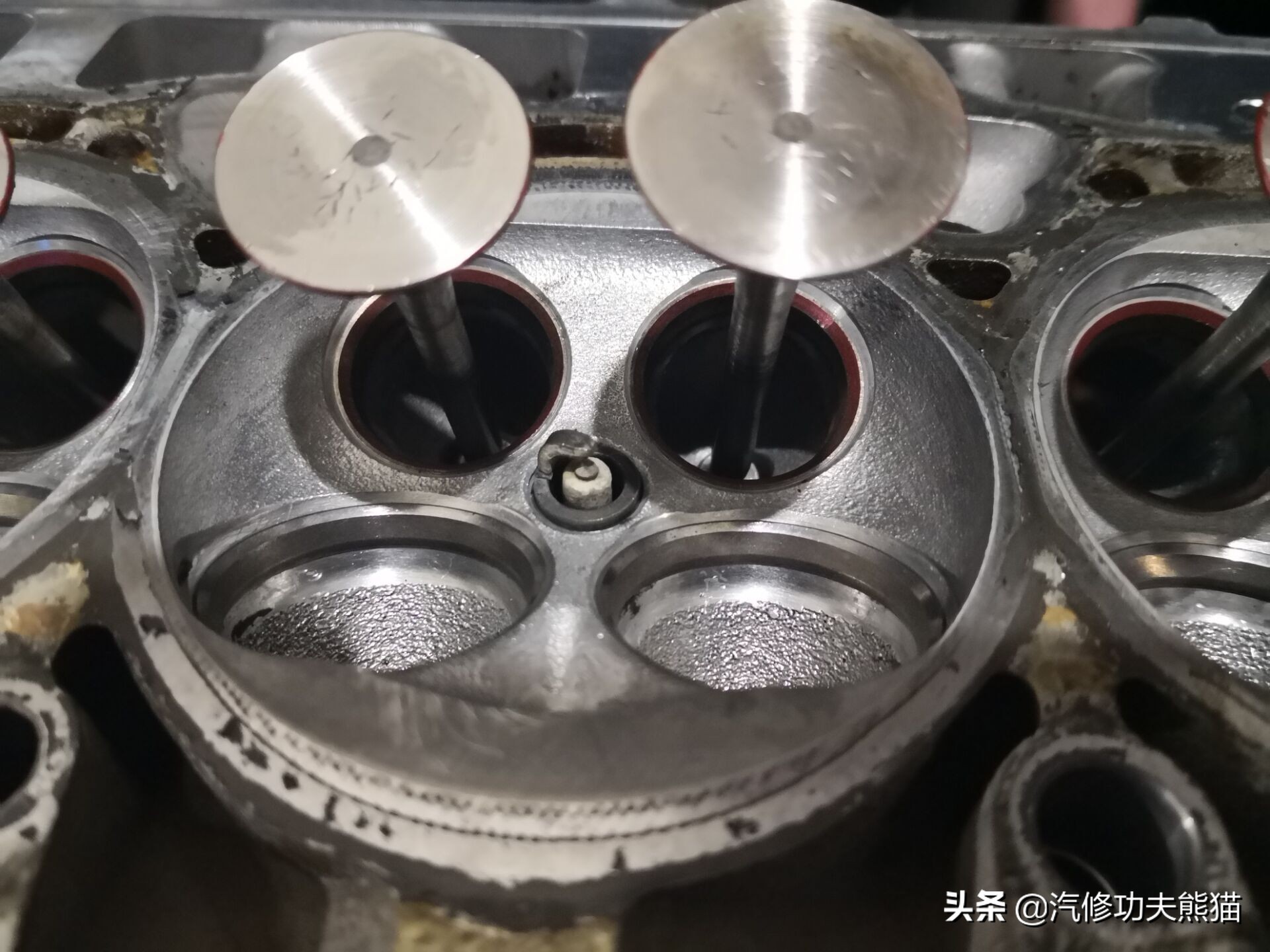 奥迪q53.2自吸发动机烧机油吗,12款奥迪q5发动机烧机油改进