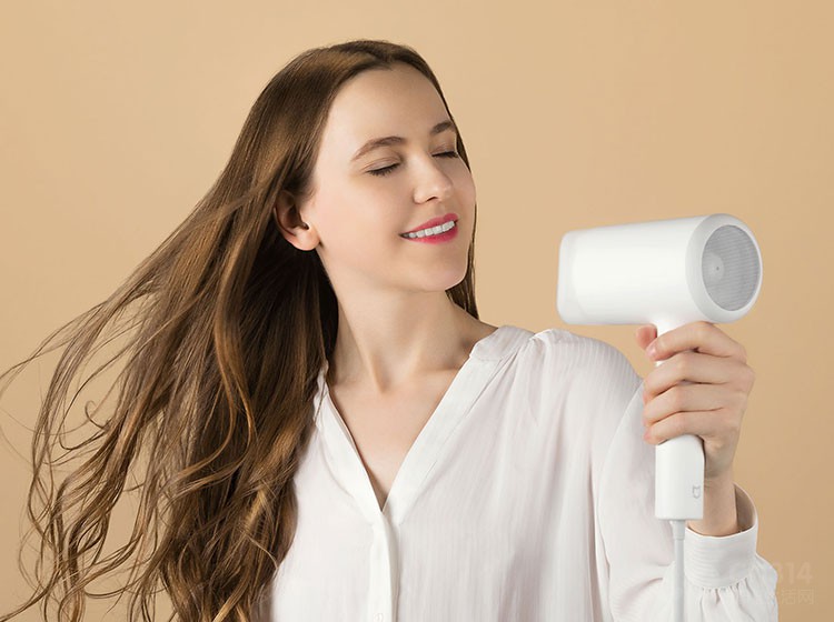 德国吹风机蓝光呵护秀发,怎样选择一款不伤发的吹风机