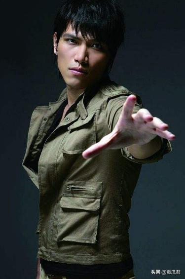 杨宗纬吴青峰事件,杨宗纬蒙面歌王吴青峰