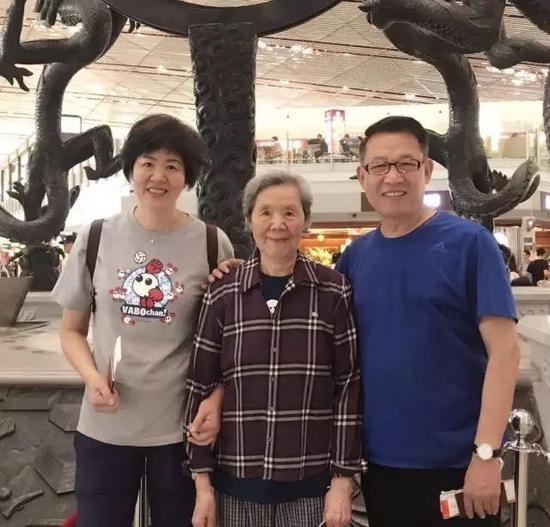 郎平的坎坷情史，为国家体育事业2次放弃爱情，年过半百终获幸福