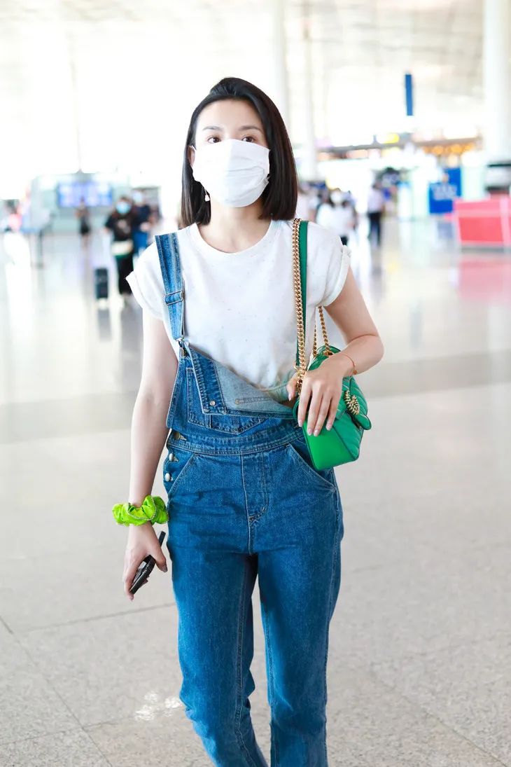 三里屯偶遇大幂幂,杨幂和闺蜜在三里屯逛街遭搭讪