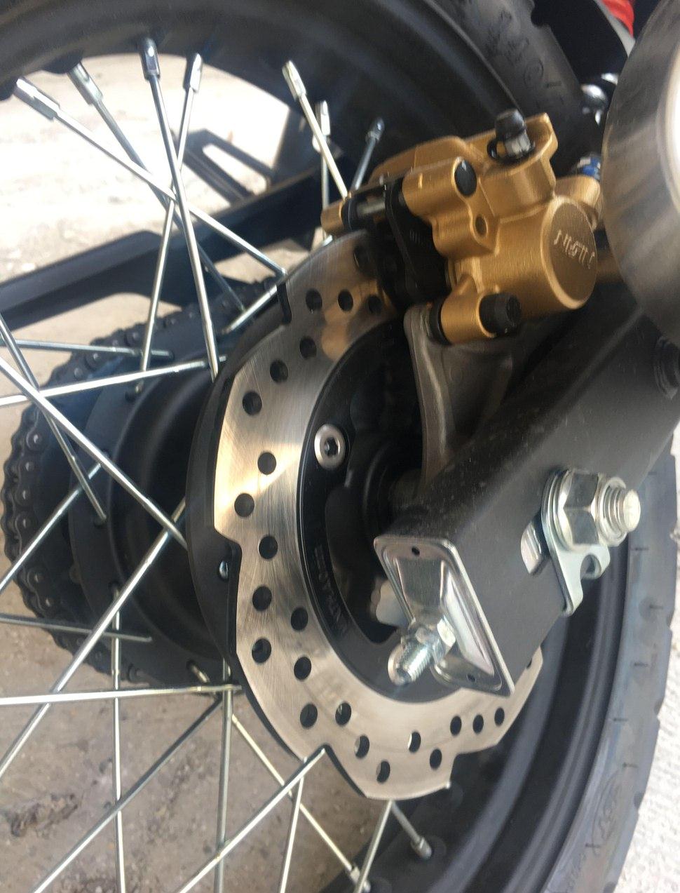 同事买了一辆日系车,同事买的摩托车