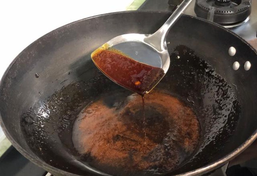 炒糖色直接糊了,炒糖色到了起大泡时要不要继续炒