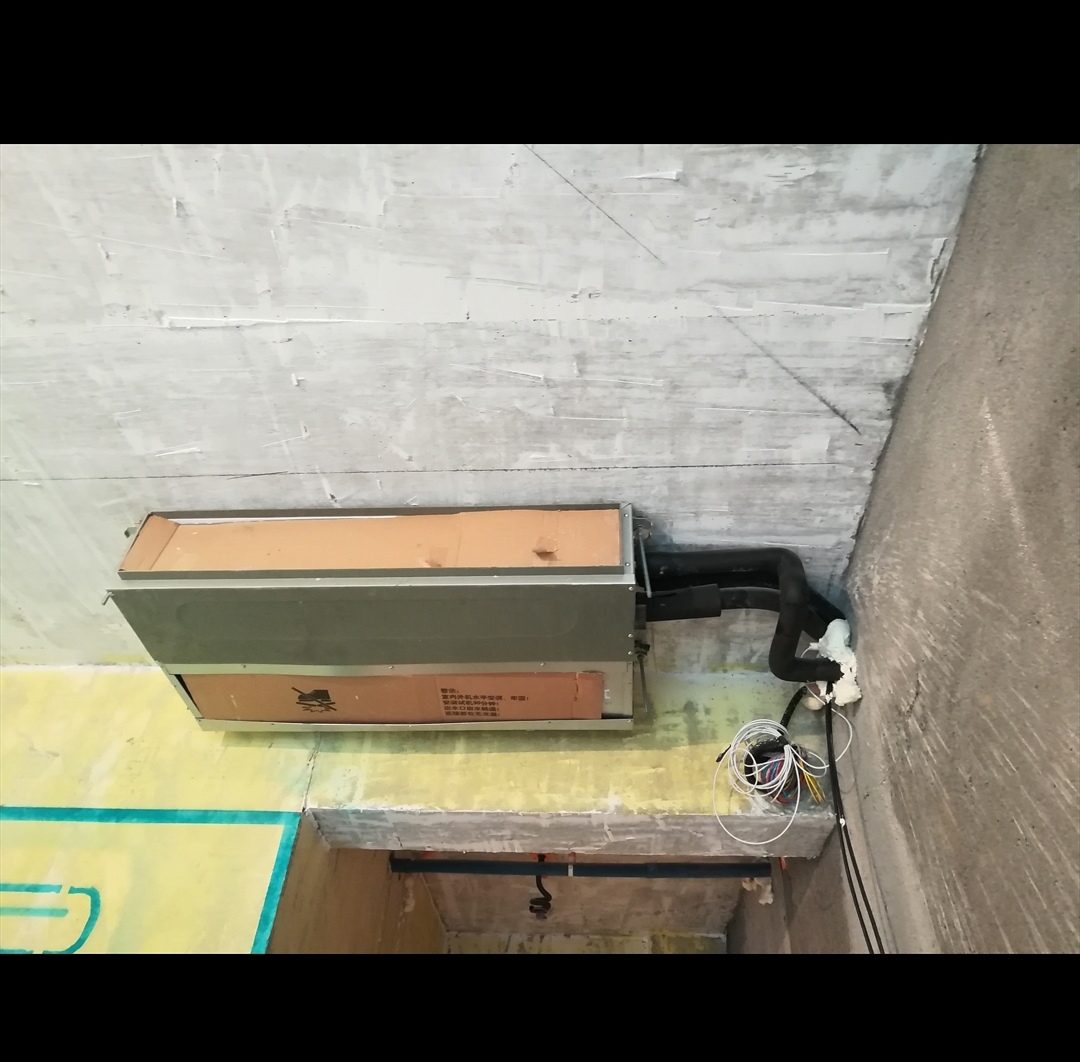 空调挂机温度传感器坏了不制冷,空调内机不亮是交流接触器坏吗