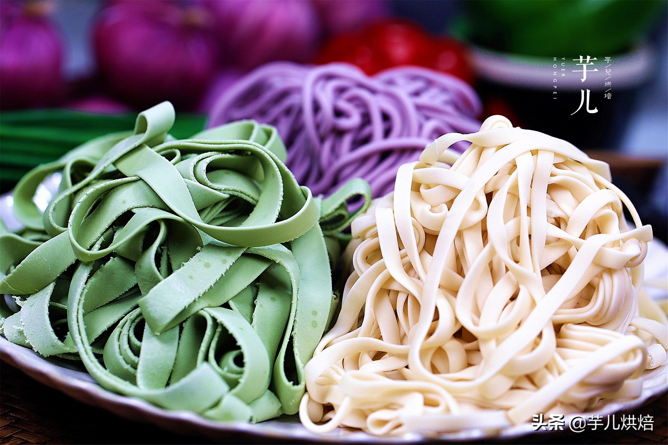 在家如何无需材料做出好吃的面条,自制面条吃起来不劲道