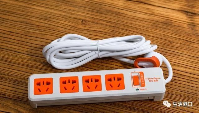 插排上有个红色按钮没事不要乱按听电工一解释才知道用处很大