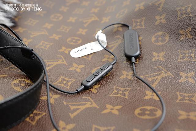 舒尔se215经典耳机,舒尔蓝牙耳机se215