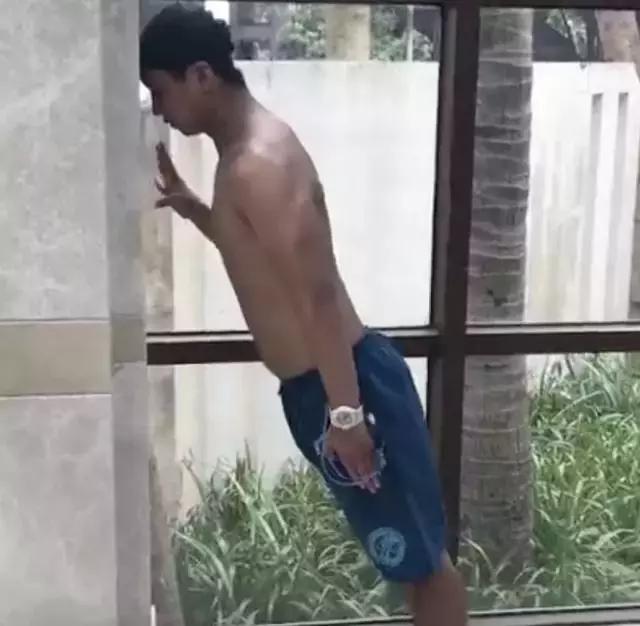 潜泳技巧潜不下去,潜泳太难几个小技巧让你轻松掌握