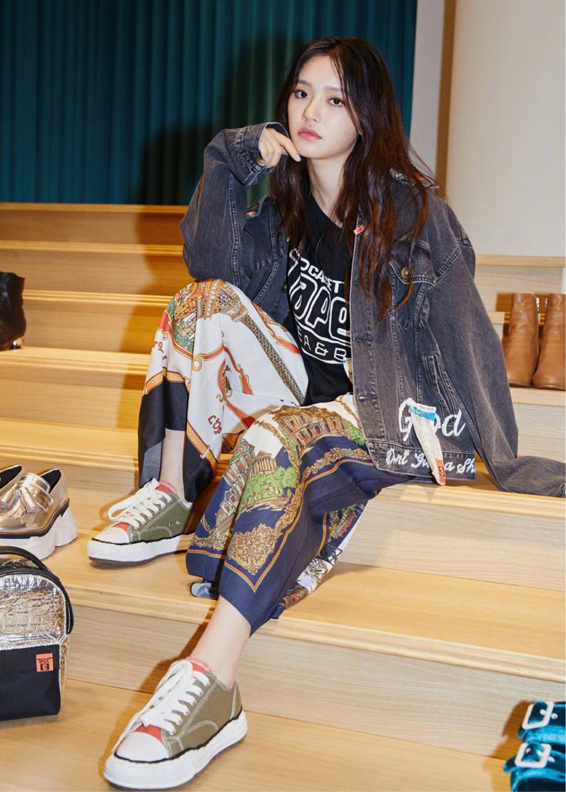 今年流行的鞋子帆布鞋,帆布鞋时尚与运动的完美结合