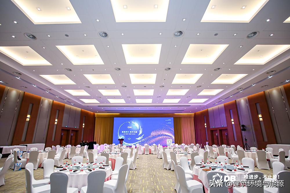 感恩同行携手共赢完整视频,感恩携手共赢主题年会