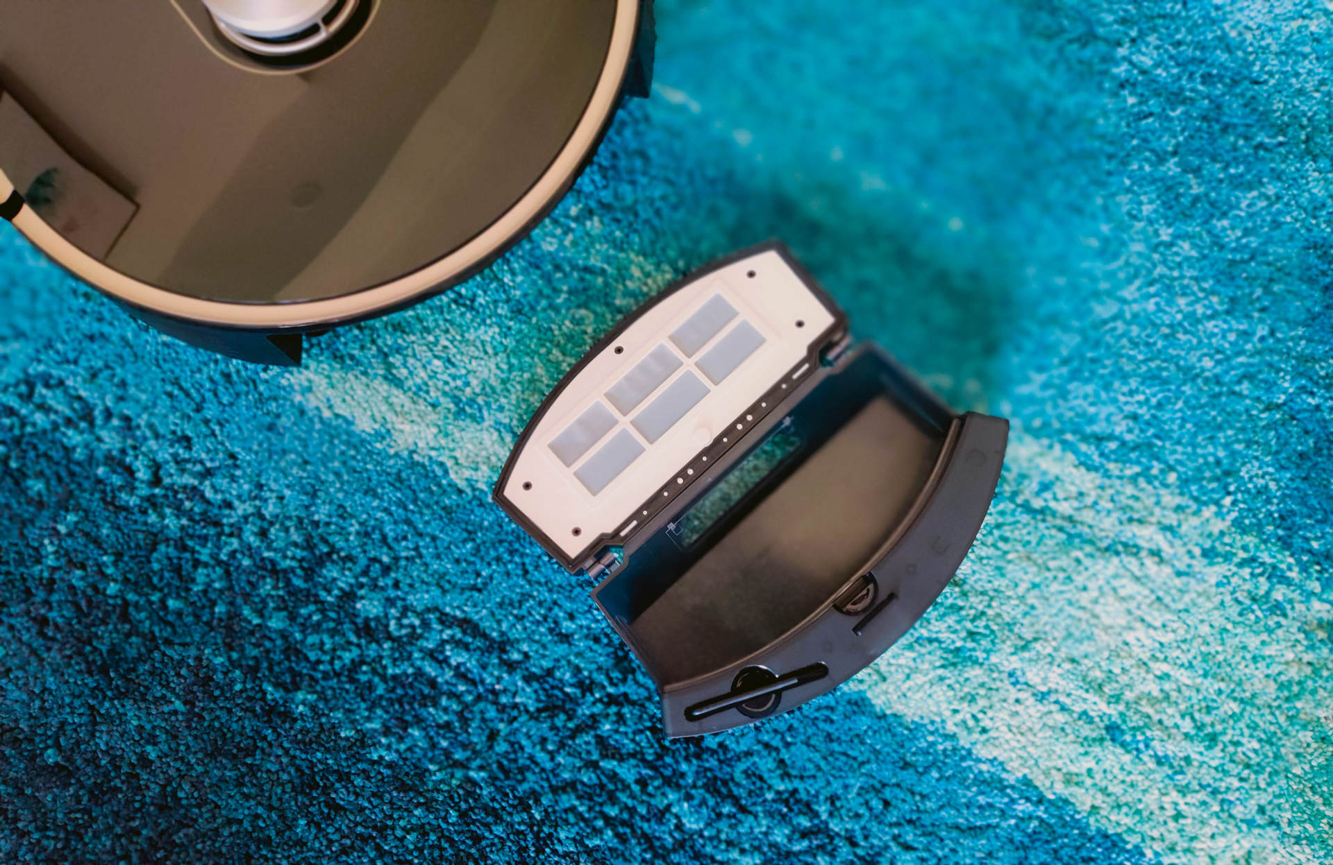 连垃圾都懒得倒，由利扫地机器人评测：垃圾自动收集，一月一次