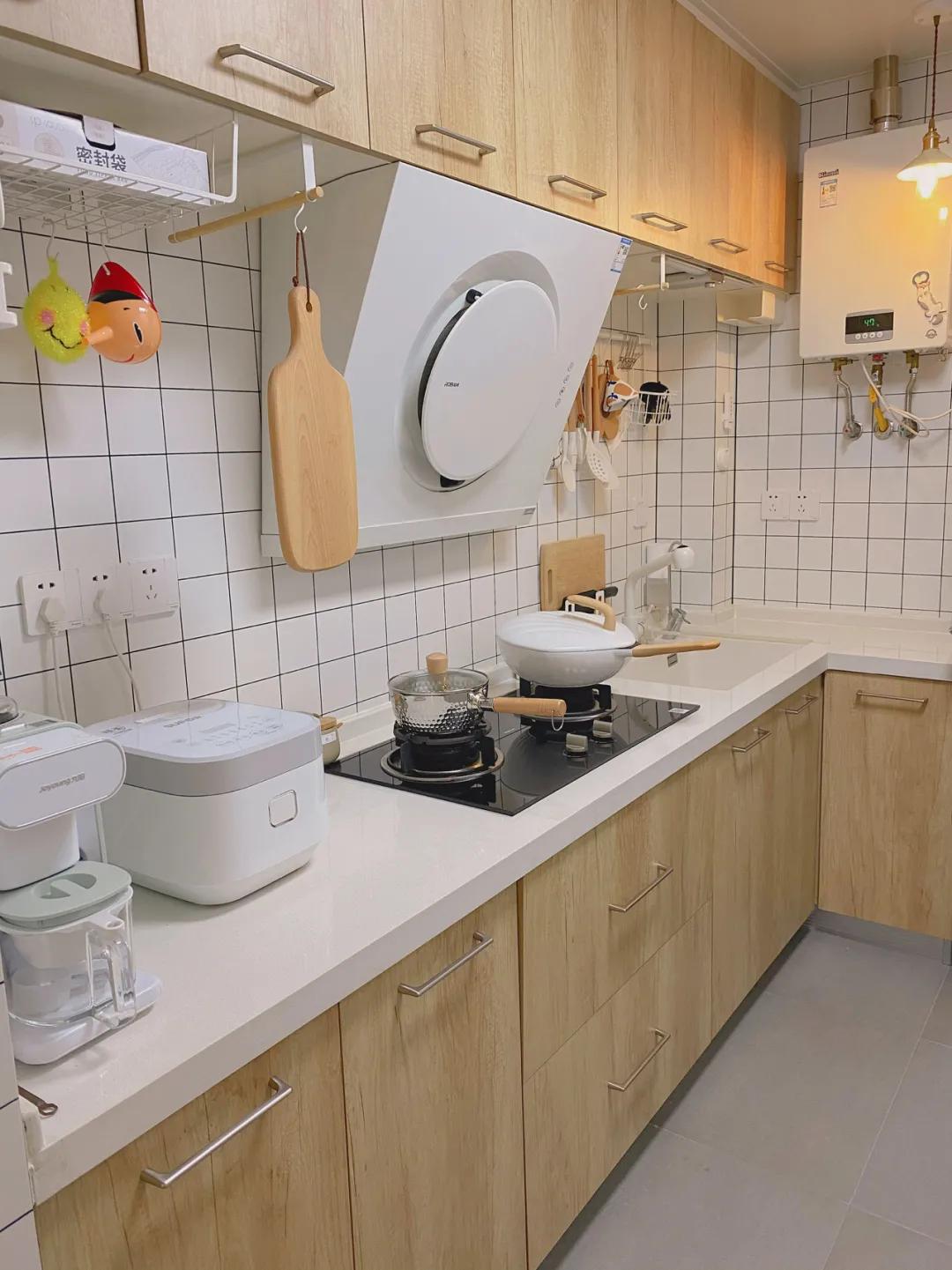 又一独居女孩爆红！买下60m²二手房，仅花4.5W装成全能“大胃王”