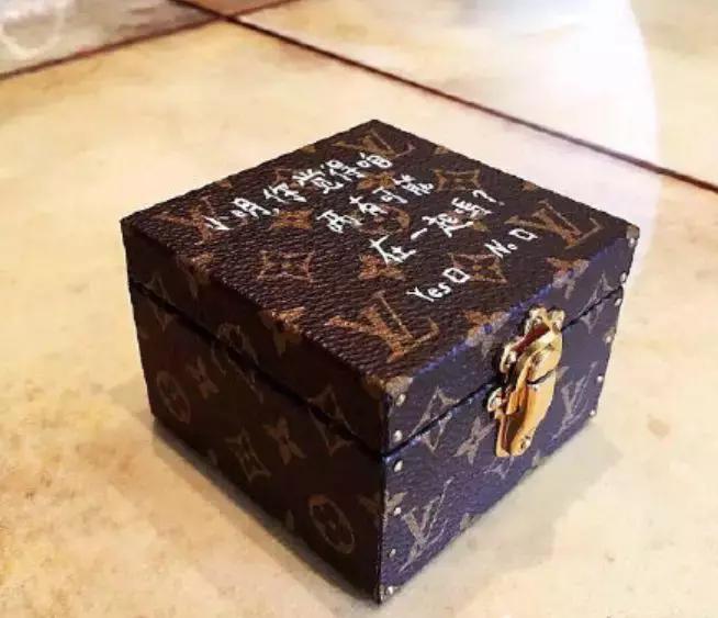 璧岀帇鍎垮瓙鐪熷績鍠滄濂氭ⅵ鐟跺悧,璧岀帇鍎垮瓙涓轰綍鎵惧姊︾懚