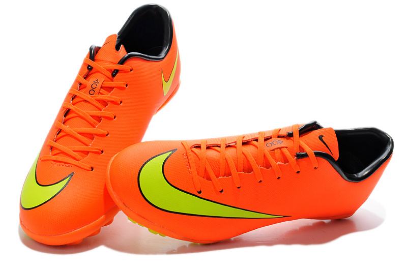 顶配版球鞋,顶配足球鞋容易坏吗