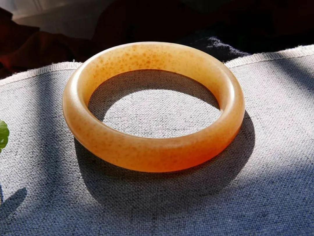 30岁女生适合的气质手镯,20多岁3000至5000元翡翠手镯推荐