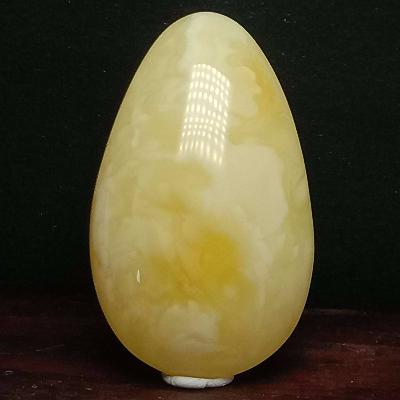 中国游客到俄罗斯疯狂买琥珀蜜蜡，俄罗斯人笑了，果然人傻钱多！