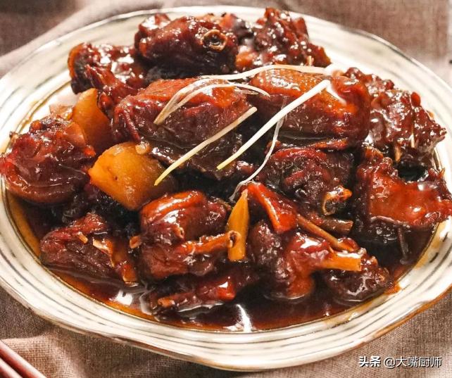 *鸭做**肉时，去腥别再焯水了，大厨教你3步，出锅软嫩鲜香，不腥臊