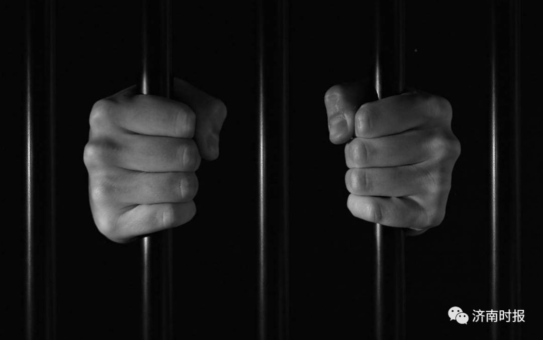 山东一男子在公厕强奸8岁女童，还谎称自己有精神病，法院判了