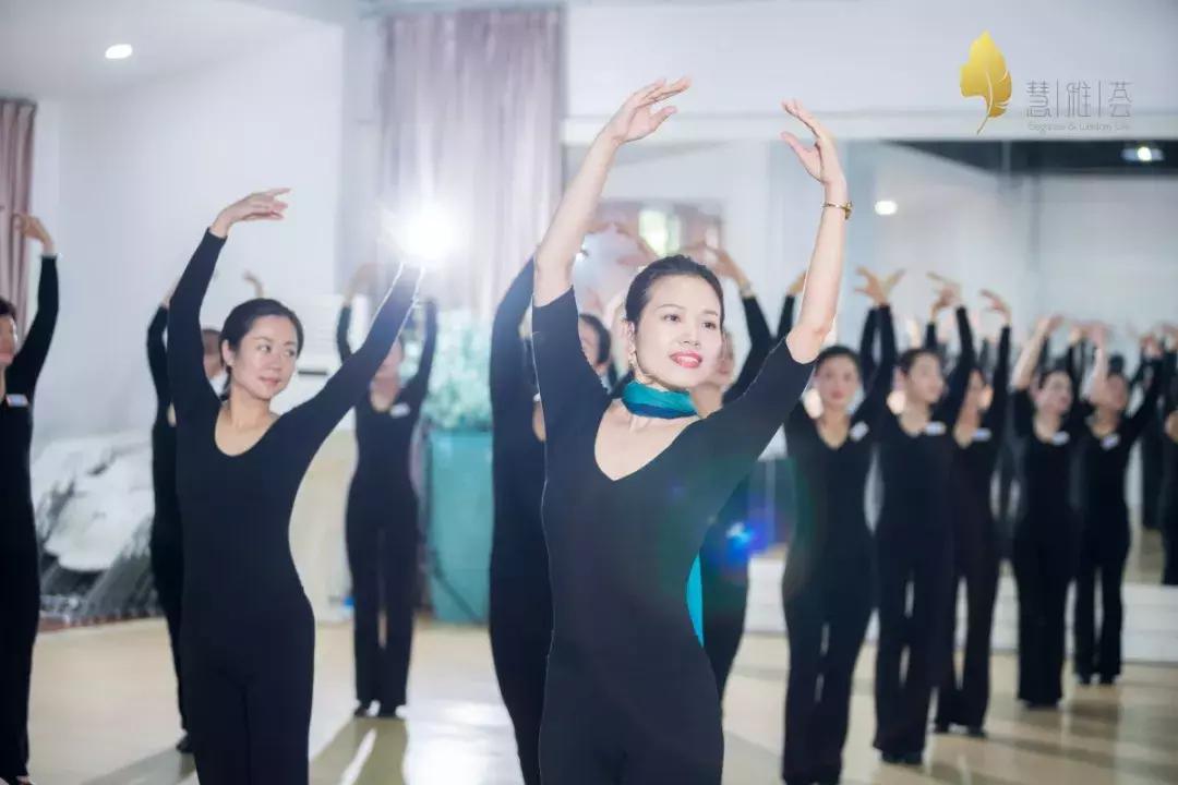 女性气质礼仪培训班,优雅仪态培训报名