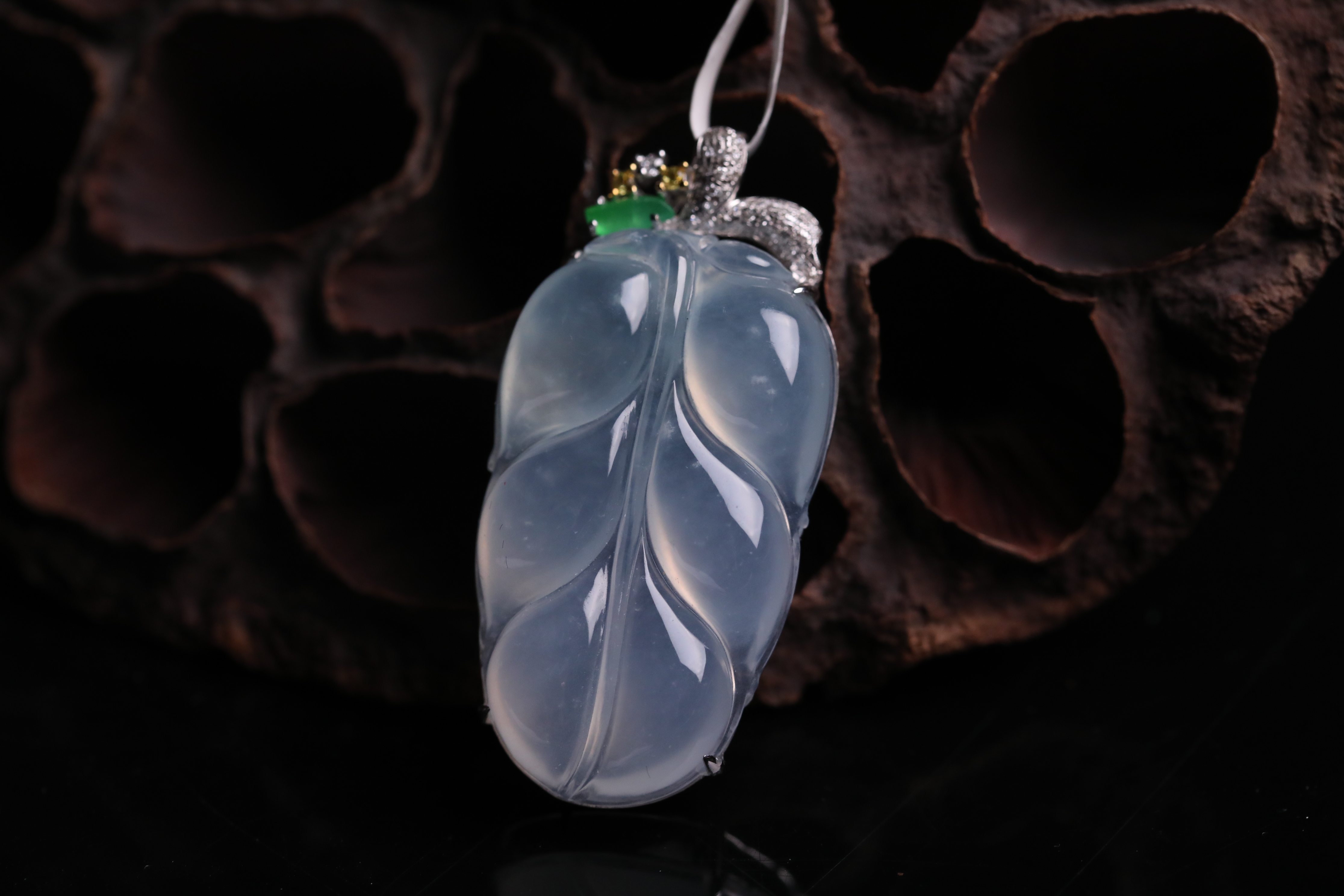 翡翠怎么保养能让翡翠变绿更透,翡翠吊坠怎么保养会越来越亮