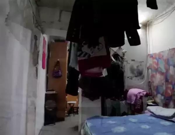 夫妻生了八个孩子在北京蜗居,北京一家四口蜗居45平米