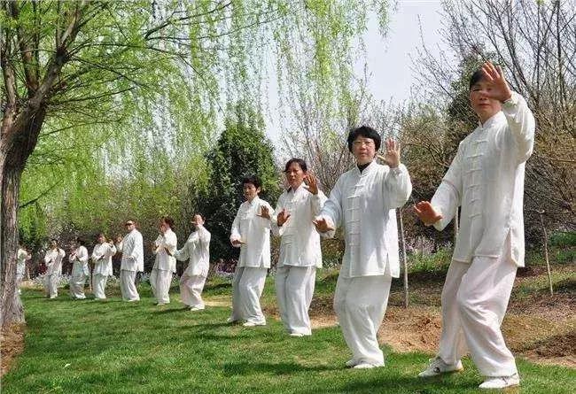 骨科大夫谈关节积液怎么处理,关节有积液怎么治疗才能彻底根除