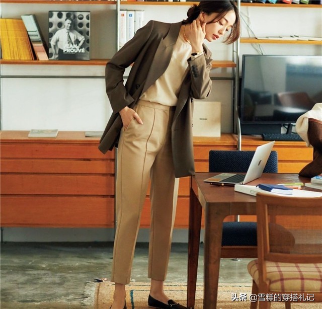 矮个子冬季穿什么款的平底鞋显高,秋冬款搭配平底鞋显得腿长又休闲