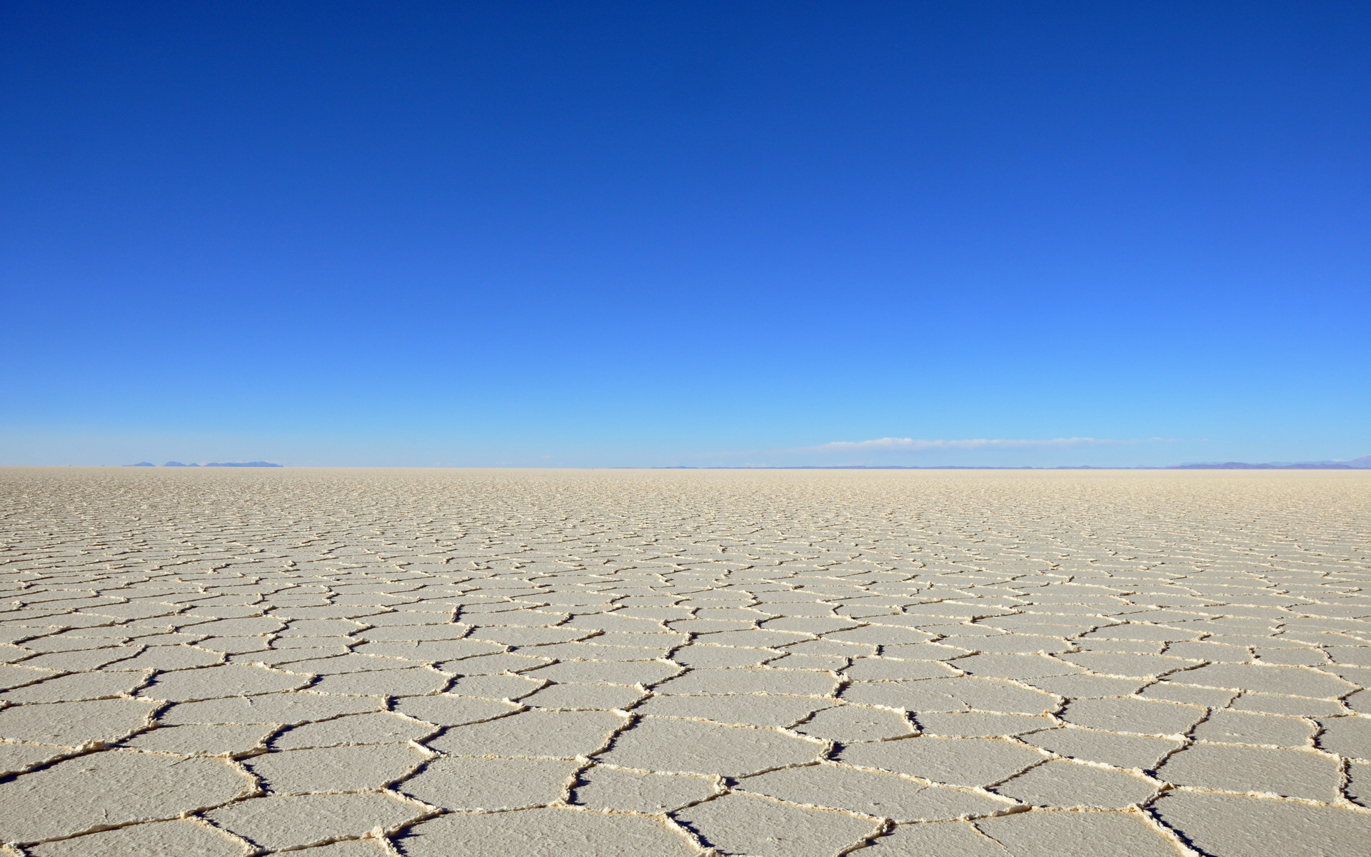 玻利维亚乌尤尼盐沼储量,世界上最大的盐沼