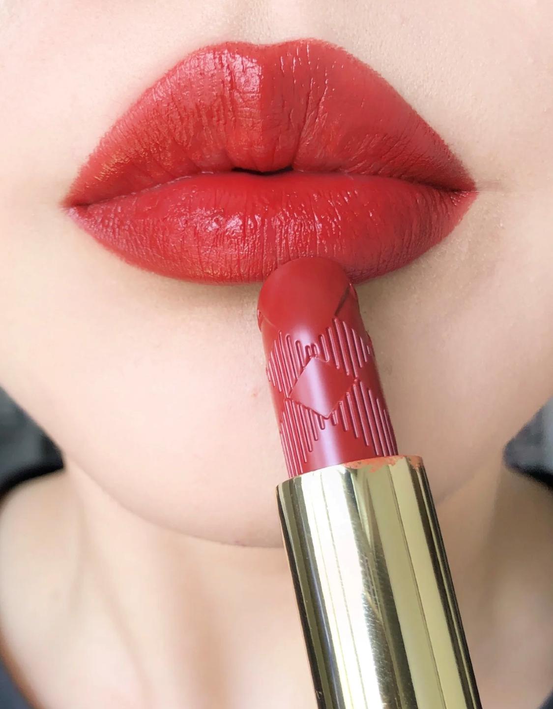 红棕色口红低饱和,便宜显白适合黄黑皮的口红颜色