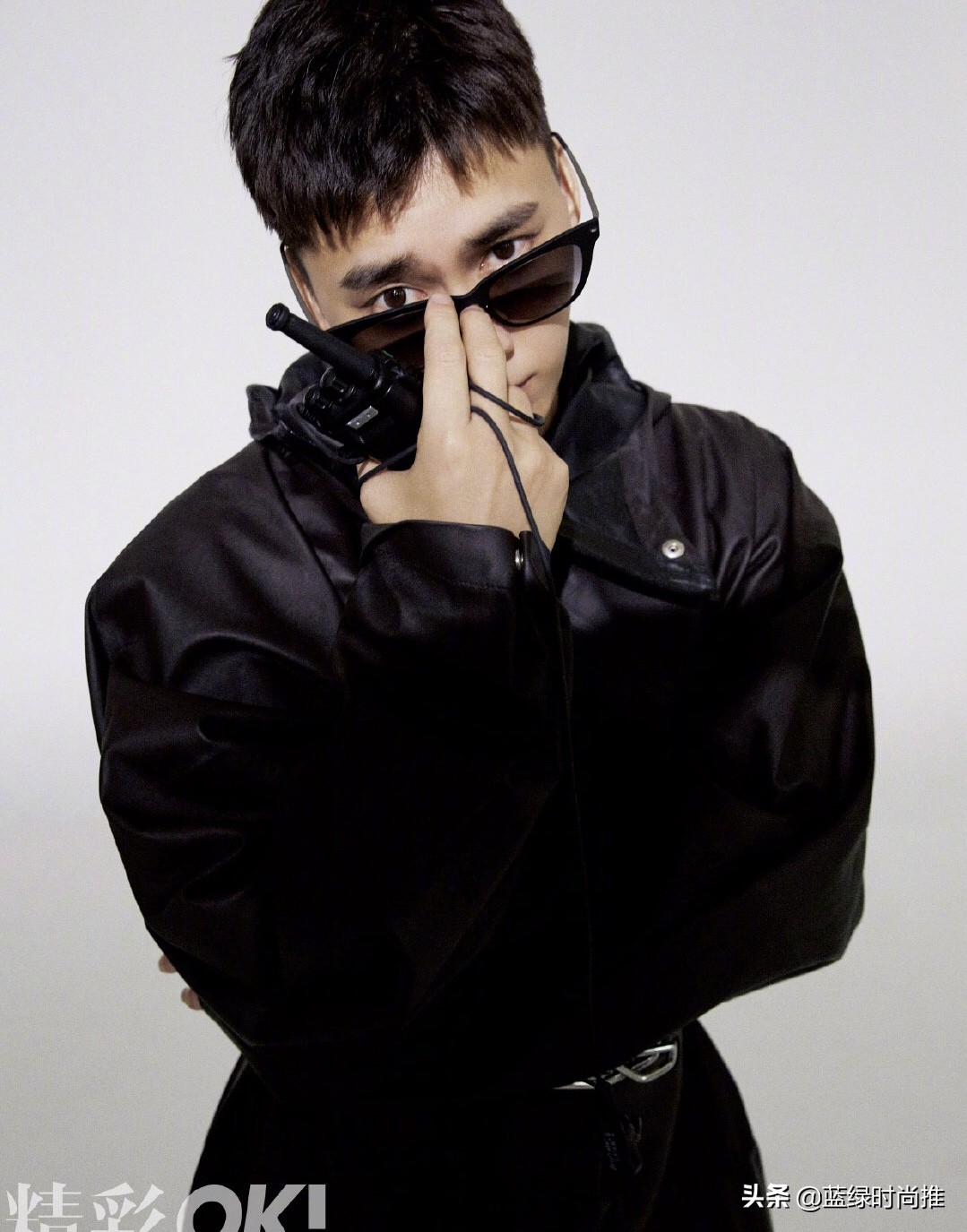 李易峰辨识度高,李易峰红衣造型竖屏