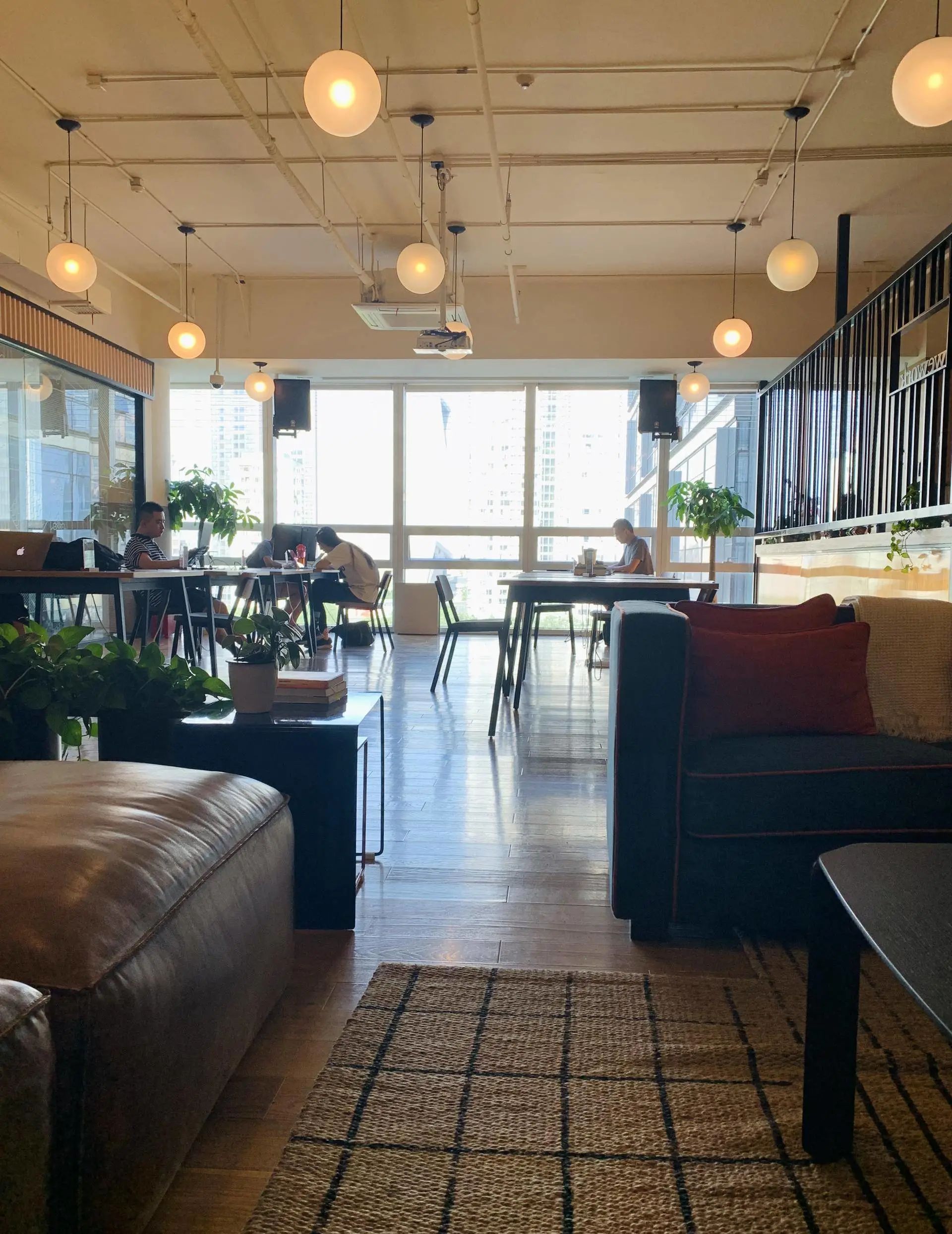 倒闭、空置、流血上市，共享办公还能撑多久？