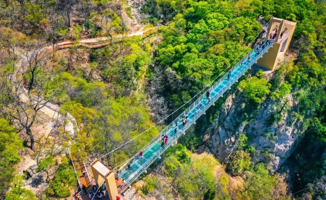 带你峡谷漂流感受一下夏天的气息,端午游玩清凉谷踏浪漂流清凉一夏
